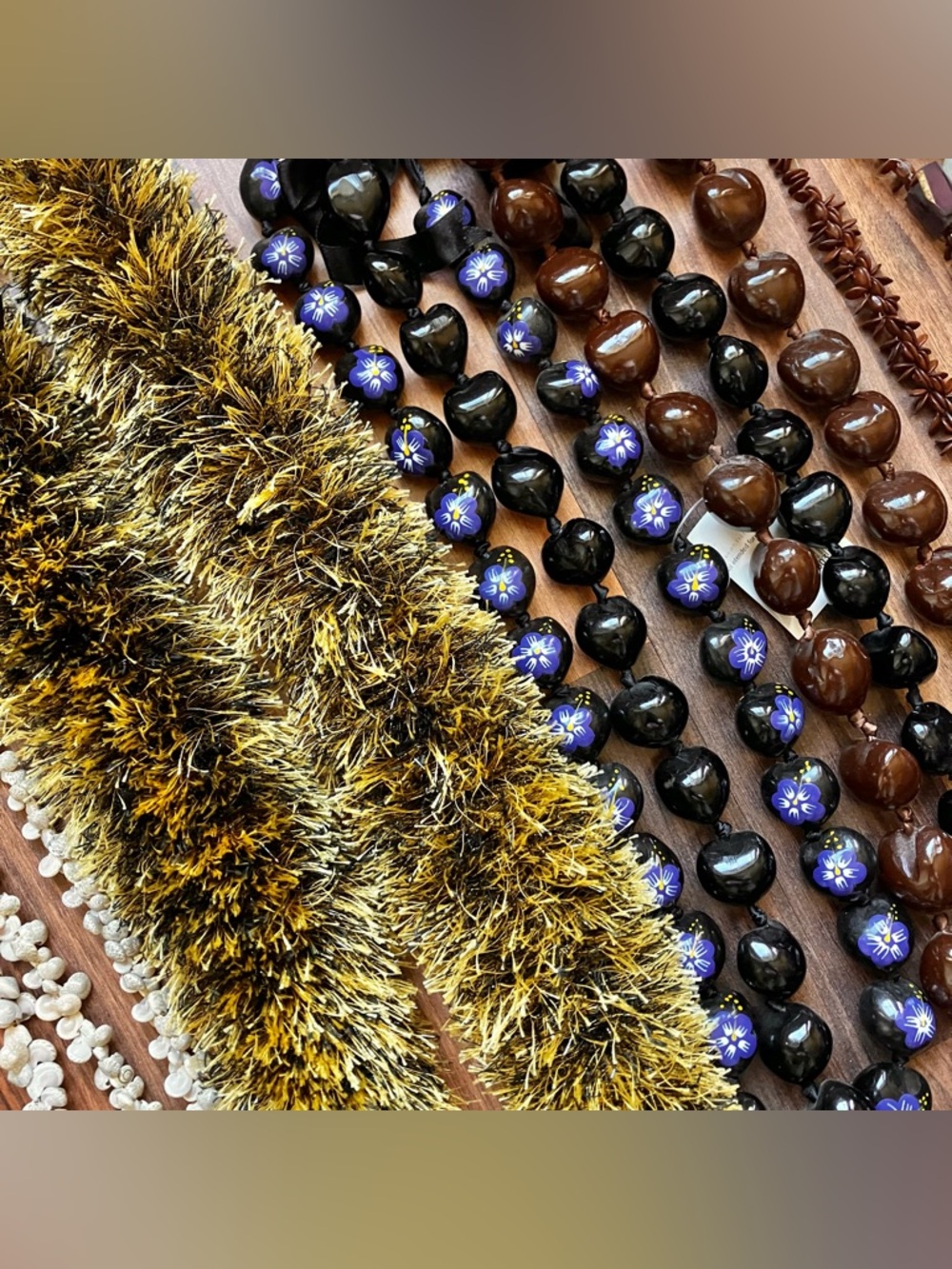 Shell & Ribbon lei bundle - Picture 3 of 4